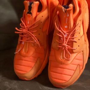 Selling slightly used pair of  Nike huraches city edition.